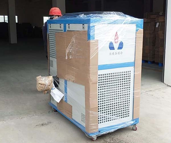 可可豆粉碎冷風(fēng)機(jī)客戶卸貨現(xiàn)場(chǎng)