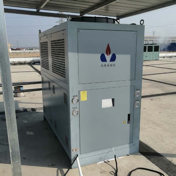 食品蒸餾水冷卻現(xiàn)場(chǎng)